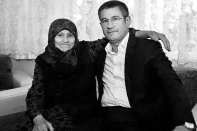 AK Parti Genel Başkan Yardımcısı Nurettin Canikli'nin annesi Ayşe Canikli vefat etti