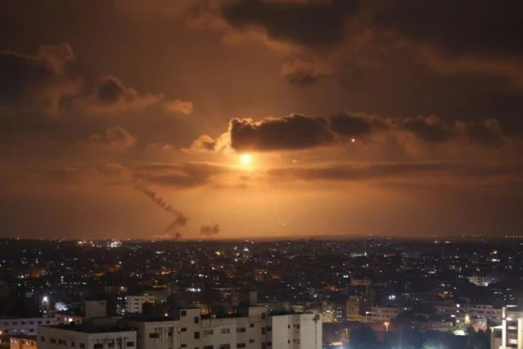 Gazze karıştı, roketler havada uçuyor!