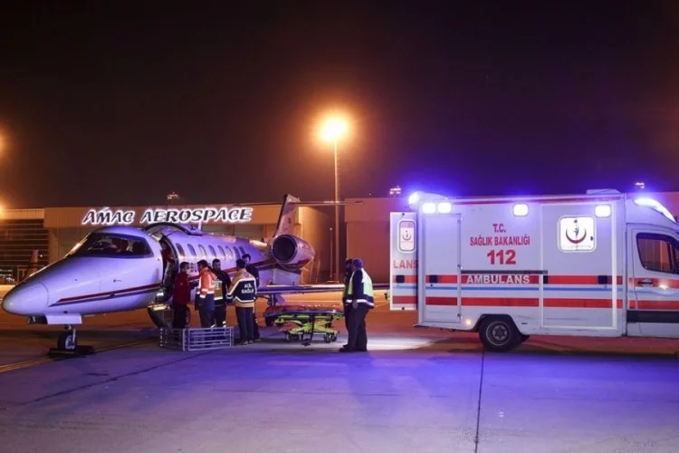 2 Türk vatandaşı rahatsızlanınca, Umre'den ambulans uçakla İstanbul'a getirildi