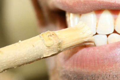 Ağız kokusuna birebir: Oruçluyken misvak kullanma rehberi