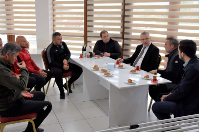 Başkan Özkan'dan Karacabey Belediyespor'a moral ziyareti