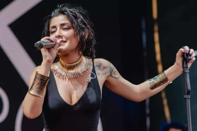 Melek Mosso'nun Isparta konseri iptal edildi