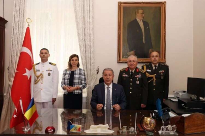 Bakan Akar, Türkiye'nin Bükreş Büyükelçiliğinde