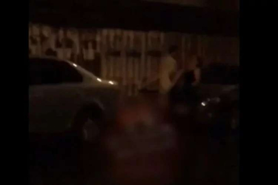 Beşiktaş'ta bir çift sokakta bir arabanın üstünde cinsel ilişkiye girdi