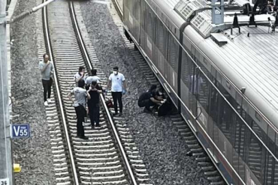 Marmaray Bostancı durağında bir kişi raylara atlayarak intihar etti