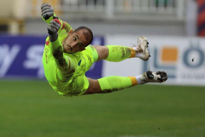 Bursaspor'da Erhan Erentürk sözleşmesini tek taraflı olarak feshetti