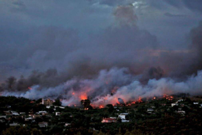Yunanistan cayır cayır yanıyor!