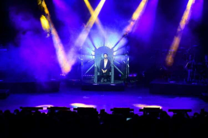 Bursa'da Tan Taşçı romantik saatler yaşattı!