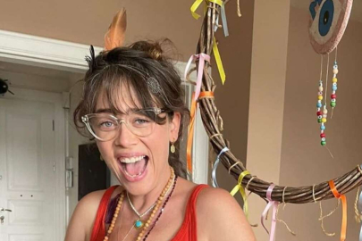 Demet Evgar anne oldu