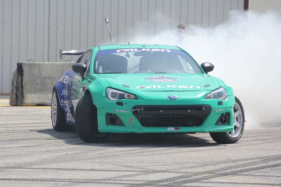 Ünlü driftçiler Bursa Yunuseli Havaalanı pistindeydi!