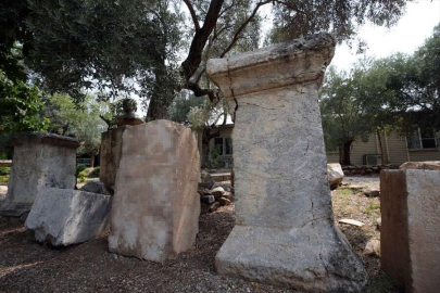 Aydın'daki Nysa Antik Kenti'nde 1800 yıllık 2 yazıt bulundu