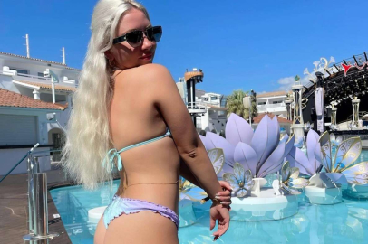 Ece Seçkin'in bikinili fotoğraflarına yorum yağdı