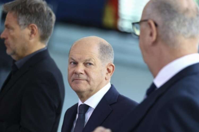 Almanya devleti,  Rusya'nın en büyük petrol şirketi Rosneft'in rafinerisine el koydu