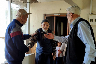 Omuz omuza çarpışan üç arkadaş yıllar sonra buluştu