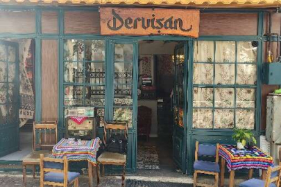 Bursa'da tarihi Tophane semtinde bu kafe 40 yıl öncesine götürüyor