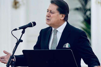 Ahmet Özhan Cerrahi Tarikatı'nın şeyhi oldu