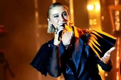 Sıla, Bursa Kültür Park Açık Hava Tiyatrosu'nu salladı