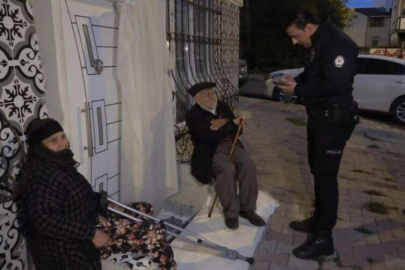 Yaşlı çiftin ev sahibi, çift dışarıdayken kilidi değiştirince sokakta kaldılar