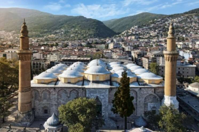 Ulu Cami'nin 12 yıllık halıları değişti