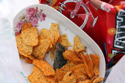 Cips paketinin içinden fare ölüsü çıktı