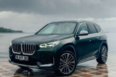 Dünyaca ünlü otomobil markası BMW,  Gemlik sahilinde fotoğraf çekerek sosyal medya hesabında yayınladı