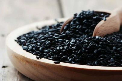 Siyah pirincin 5 mucizevi faydası! Sofraların yeni favorisi...