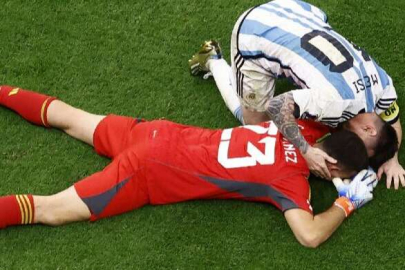 Arjantin'in Hollanda'yı elediği maçta gergin anlar!