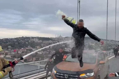 Köprüde benzin döküp aracını ve kendini yakmaya çalıştı