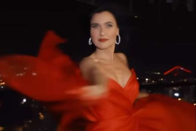 Şevval Sam’ın kırmızı tarzı...