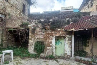 Tarihi manastır kaderine terk edildi