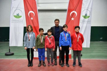 Bursa'da satranç ustaları madalyalarına kavuştu