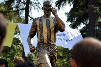Alex de Souza'nın heykeli kaldırılacak mı?