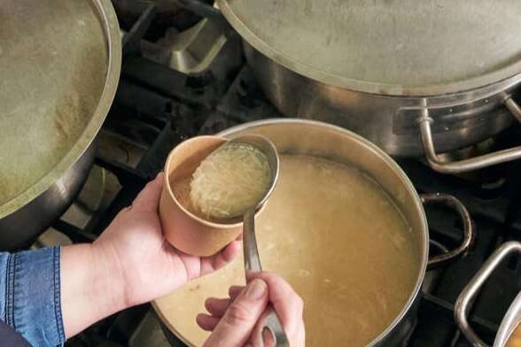 Tavuk suyundaki bilinmeyen mucize! Bu fayda hiçbir ilaçta yok...