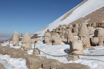 Nemrut Dağı bu yıl beyaza bürünüp, kış uykusuna yatamadı