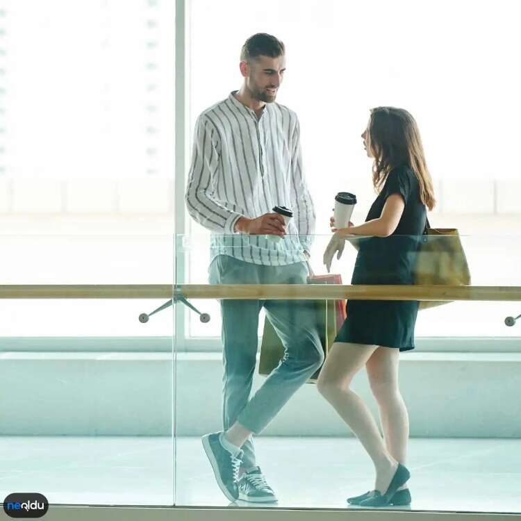 KISA ERKEKLER KADINSI GÖRÜLÜYOR