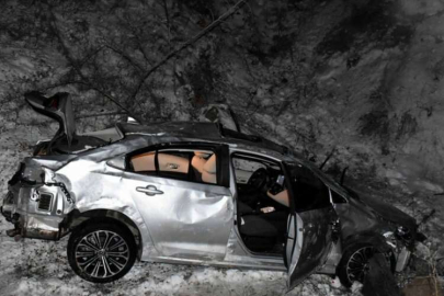 Depremzedelerin bulunduğu otomobil şarampole devrildi