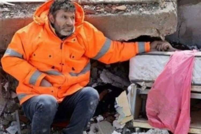 Depremde kaybettiği kızının elini bırakamayan baba konuştu