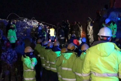 Adıyaman'da 165. saatte enkazdan sağ çıktı!