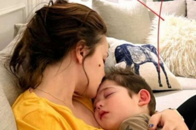 Fahriye Evcen, Karan'ın kucağında uyuduğu anları paylaştı