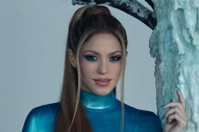 Qizlar veb-kamerada kokraklarini korsatadilar