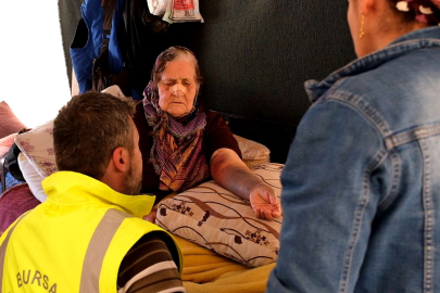 Çifte felaket yaşayan aileye Büyükşehir sahip çıktı