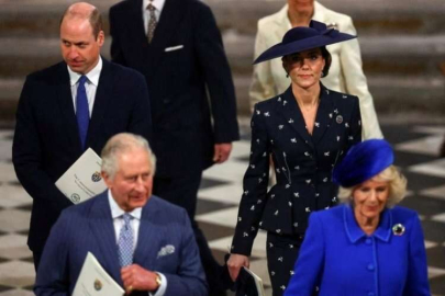 Kraliyete protesto: Benim kralım değilsin!