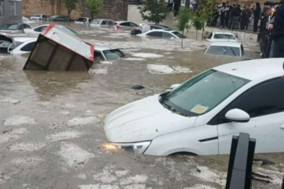 Deprem bölgesinde etkili olan şiddetli yağış can aldı