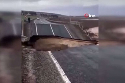 Sel suları Hilvan - Bozova yolunu yuttu
