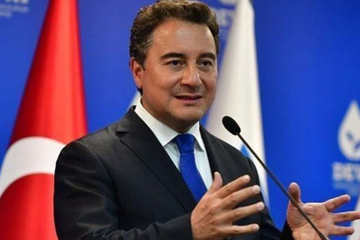 Babacan, katıldığı canlı yayında, hükümete, ekonomi politikası üzerinden yüklendi