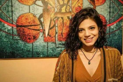 Gönül Dağı'nın Zeynep'i dekolteli pozlarıyla ortalığı yıktı! "Bizim başörtülü kıza ne oldu?" Olay kareler!