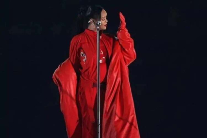 Hamile Rihanna belirginleşen karnıyla görüntülendi!