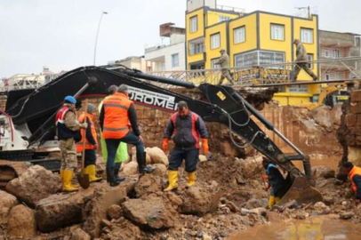 Şanlıurfa selin izlerinden arındırılıyor! Askerler çalışmalara destek veriyor!