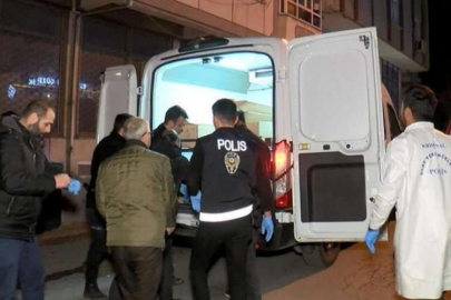 Birlikte yaşadığı kadını öldürüp vücudunu parçalara ayırdı