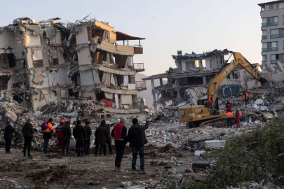 Deprem sonrası 74 vatandaşın kimlik tespit çalışmaları devam sürüyor!